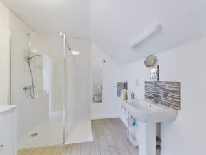 Shower room- click for photo gallery